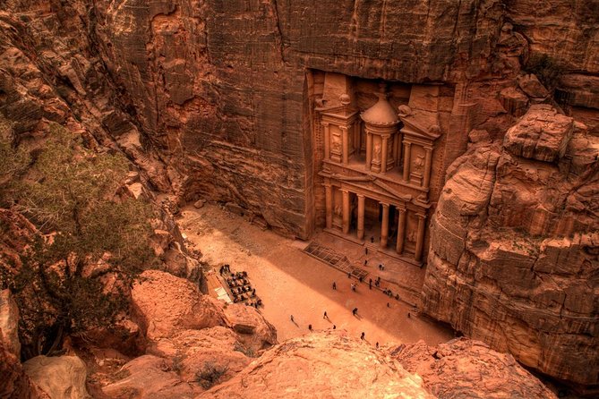 2 Day 1 Night Wadi Rum (Overnight) & Petra Shore Excursion - Day two: entering Petra through the Siq