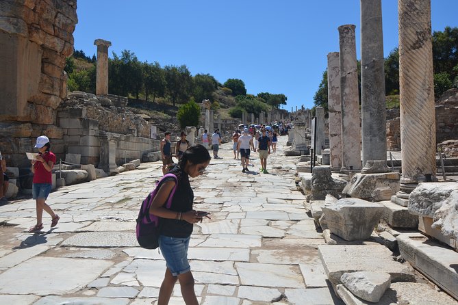 3-Hour Private Ephesus, Terrace Houses, Cruiser Only - Walking through the main ruins of Ephesus