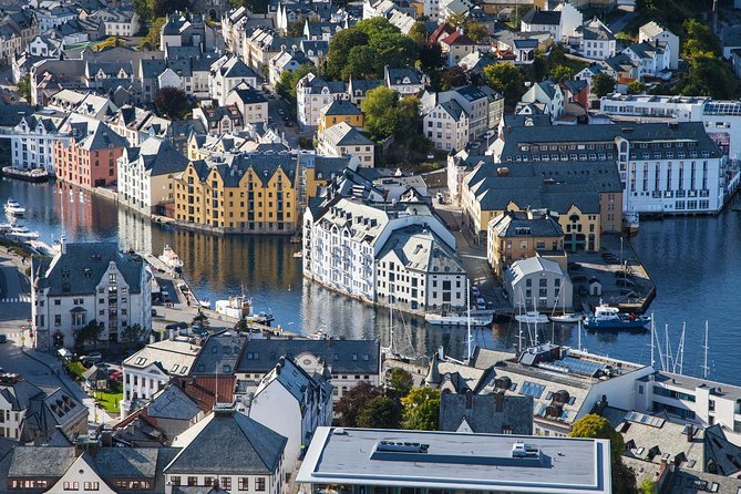 Alesund Shore Excursion: The Ultimate Sightseeing Tour - How much walking and climbing should you expect?