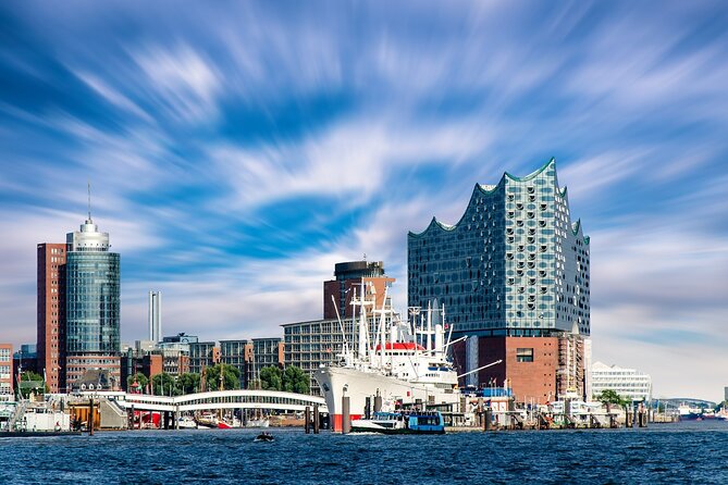 All-in-One Hamburg Shore Excursion from the port of Kiel - Deichstraße and Trostbrücke bring the old center into view