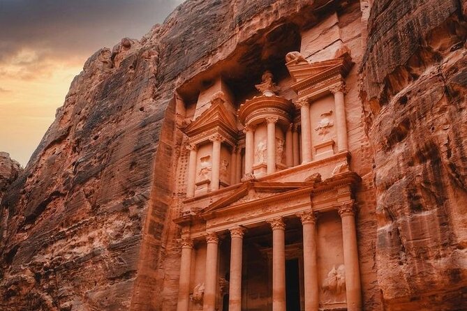 Aqaba Shore Excursion: Private Petra Sightseeing Tour with Lunch - The Treasury, tombs, amphitheater, and Roman street