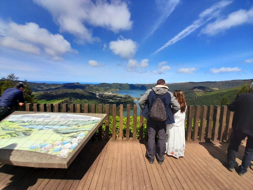 Azores: Sete Cidades, Blue & Green Lake Shore Excursion - Twenty minutes in Sete Cidades village