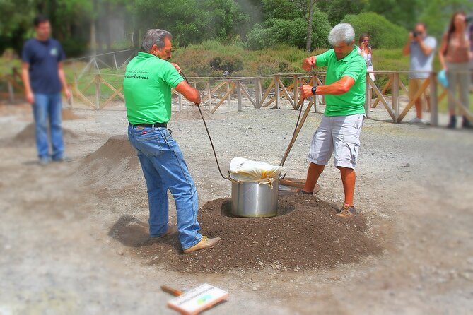 Azores: Shore Excursion Furnas - Crater volcano and hot springs - What the guides add to a short tour