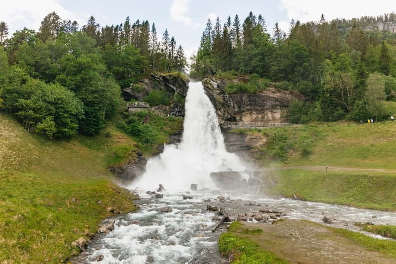 Bergen: Waterfalls of Hardangerfjord Shore Excursion - Steinsdalsfossen: the signature stop