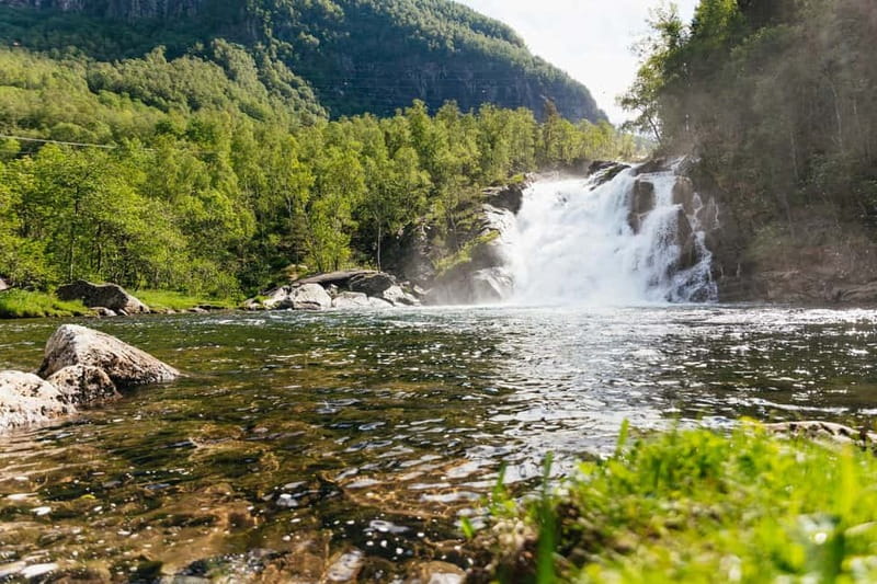 Bergen: Waterfalls of Hardangerfjord Shore Excursion - Guides can make or break a six-hour drive