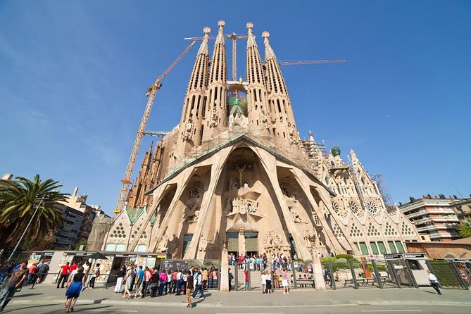 Best of Barcelona Excursion with Optional Attractions Tickets - Reading Gaudí along Passeig de Gràcia