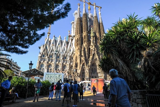 Best of Barcelona Shore Excursion & Sagrada Familia Skip the Line - The full-day upgrade: Park Güell and La Pedrera