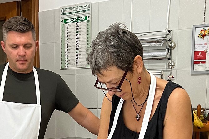 Civitavecchia Private Cooking Course to Make Pasta - Spaghetti alla chitarra and the guitar tool