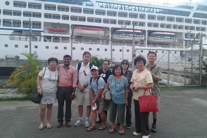 Cochin Private guided Tuk Tuk tours with pick up from cruise ships - Thirty minutes for crafts, silk, and shopping