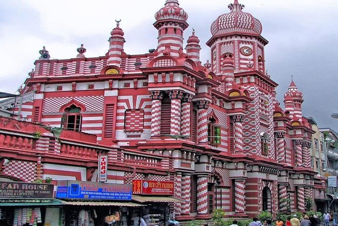 Colombo Port Shore Excursions Panoramic Colombo City By Tuk Tuk. - Hindu worship at Sivasubramaniya Swami Kovil