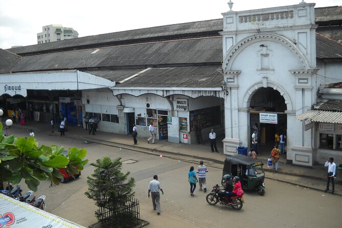 Colombo Port Shore Excursions Panoramic Colombo City By Tuk Tuk. - Gangaramaya Temple and Beira Lake