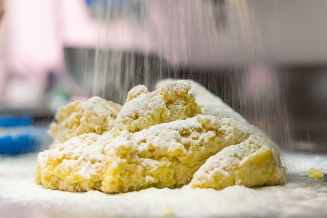 Cooking Class and Market Tour in Civitavecchia - What Makes the Guides Important