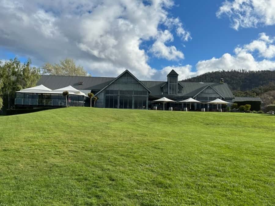 Cruise Ship - Wine Shore Excursion - Hobart - Starting with a family-owned vineyard