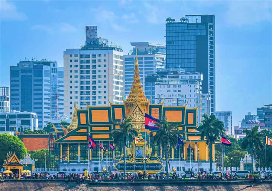 Day trip from Sihanoukville to Phnom Penh for Cruise Ship - Wat Phnom and Wat Ounalom