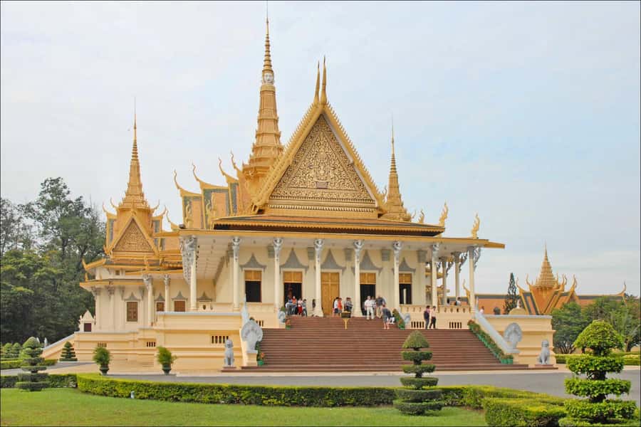 Day trip from Sihanoukville to Phnom Penh for Cruise Ship - Meeting your driver at Sihanoukville Port Gate 1