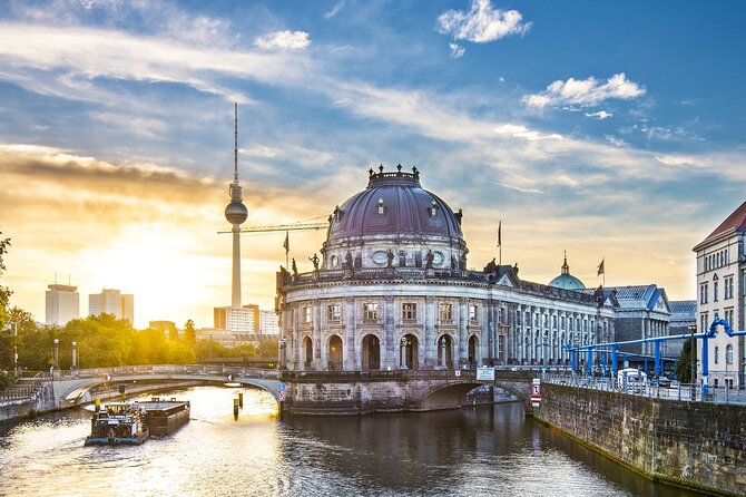 Deluxe Berlin: Hassle-Free Shore Tour from Warnemunde Cruise Port - Reichstag and Brandenburg Gate: Berlin’s best-known symbols