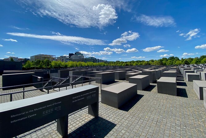 Deluxe Berlin: Hassle-Free Shore Tour from Warnemunde Cruise Port - Starting at Charlottenburg Palace and entering former West Berlin