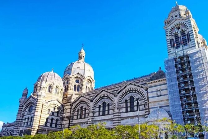 Deluxe Marseille Tour from Cruise Port including Aix-en-Provence - Walking Cours Mirabeau with the guide