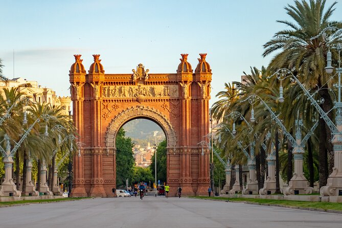 Deluxe Shore Excursion of Barcelona - Barceloneta Beach and the sea-facing city