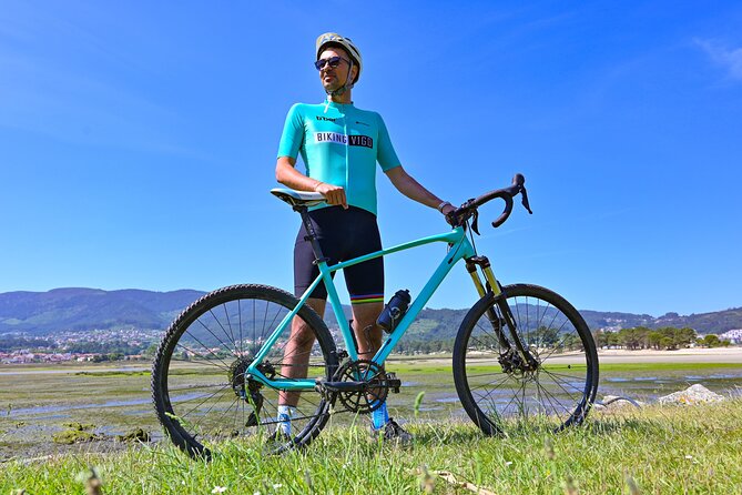 Electric bike tour with optional pick-up for cruisers - What makes this Vigo bike tour worth considering