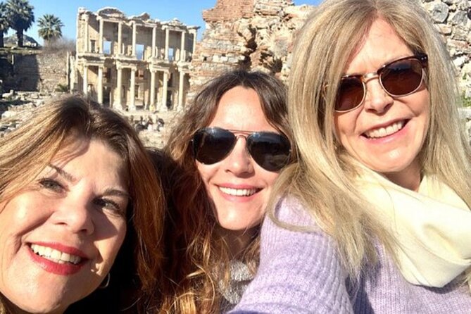 Ephesus Port Tour for Cruisers / Kusadasi Tours - Walking through Ephesus with a local guide