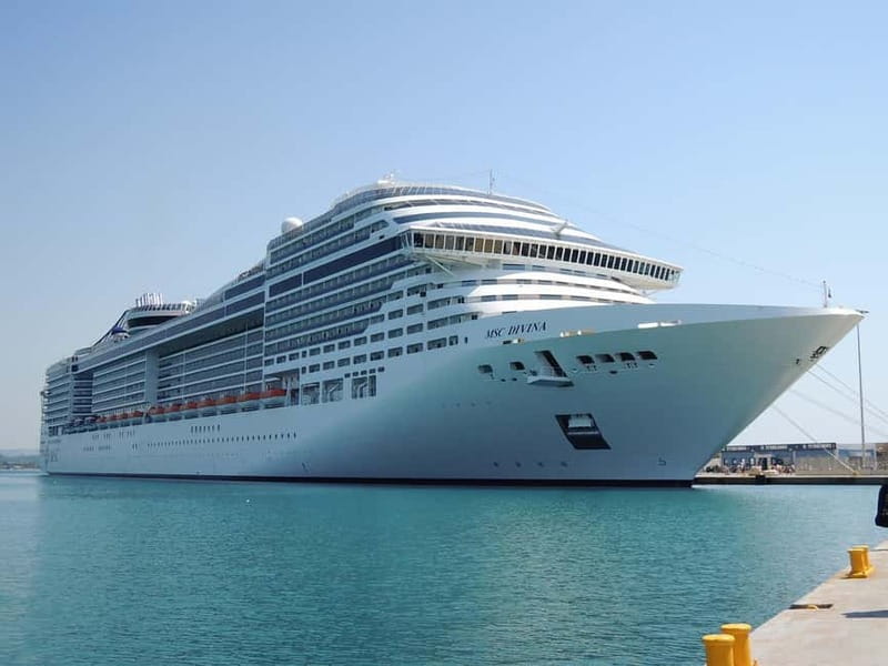 Exclusive excursion from Vigo to Santiago de Compostela for cruise passengers - The one-hour ride through Galicia