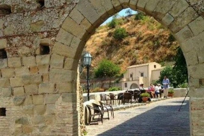 From Messina Cruise Terminal: Private Godfather tour + Lunch - What the private car and guide add
