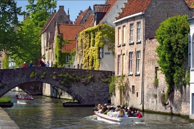 From Zeebrugge: Private Bruges with Canal Boat Shore Excursion - What guides Yves and Simon add to the day