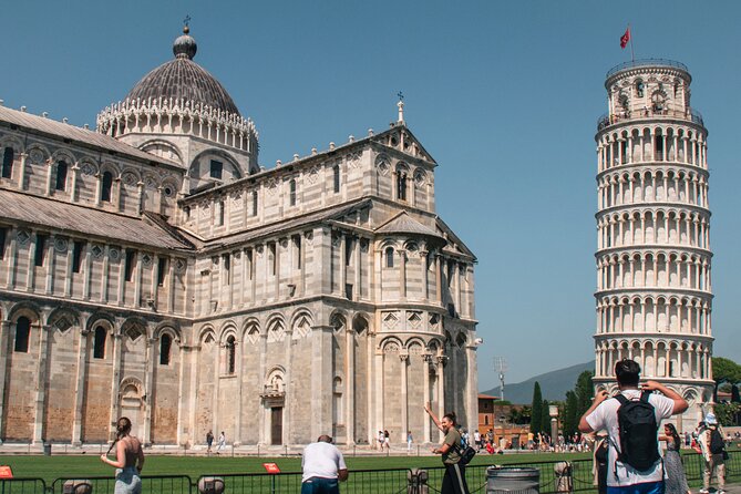 Full Day Pisa and Jewel of the Cinque Terre Tour From Livorno - Manarola: a steep village with a sea-level reward