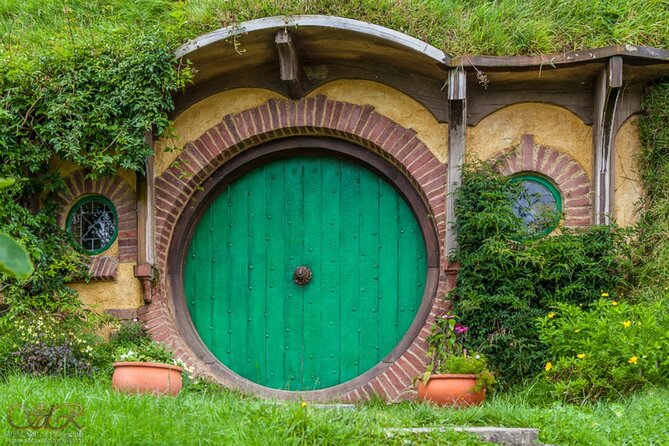 Hobbiton Movie Set Shore Excursion from Tauranga (6 Hours) - The Green Dragon finish