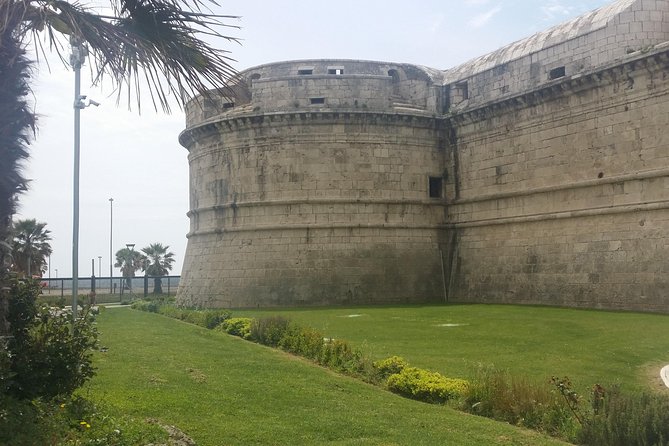 Incitur tours Civitavecchia with you! Walking Tour - Michelangelo Fortress and the Renaissance shoreline