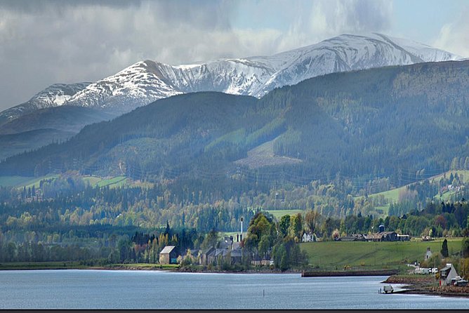 Invergordon Port Loch Ness Tour - The road to Urquhart Castle includes room for extra views