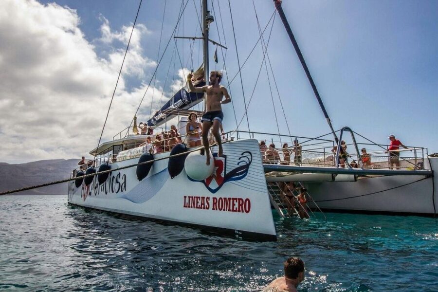 La Graciosa: Island Cruise with Lunch for Cruise Passengers - From Marina Lanzarote to La Graciosa