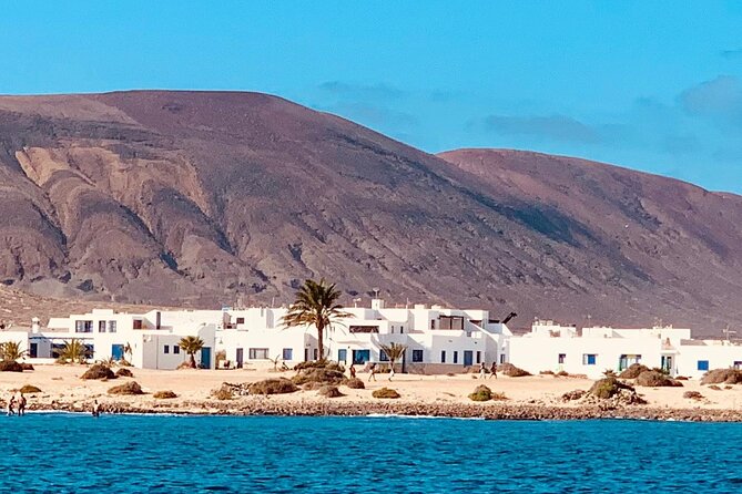 La Graciosa Island Tour for Cruise Passengers from Lanzarote - One hour in Caleta de Sebo