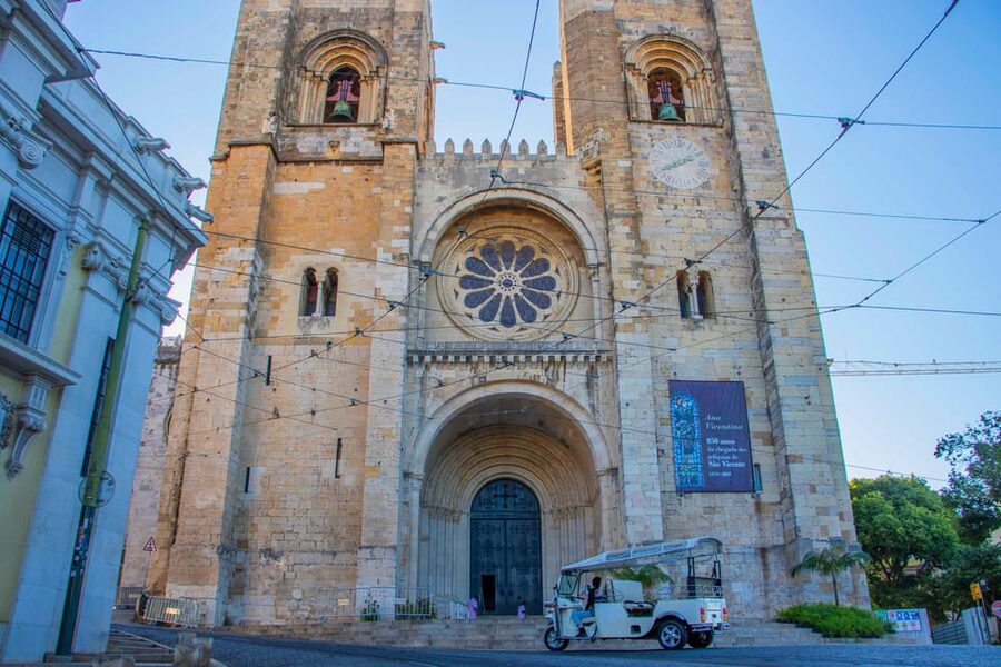 Lisbon: Early Morning TukTuk Tour - hotel/cruise ship pickup - Why an Early Start Changes Lisbon