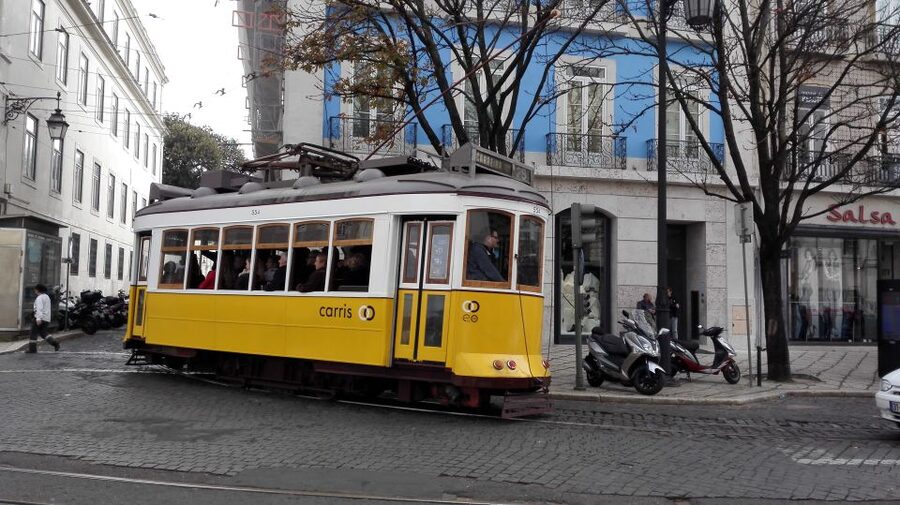 Lisbon: Layover Tour with Airport Pickup and Drop-Off - From Avenida da Liberdade to central Lisbon