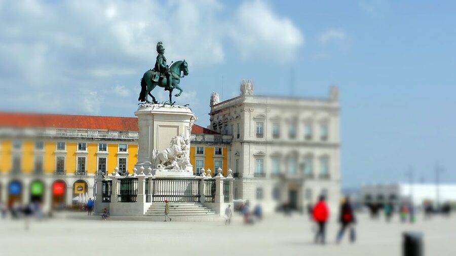 Lisbon: Layover Tour with Airport Pickup and Drop-Off - Baixa and Lisbon’s broad central squares