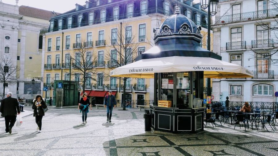 Lisbon: Layover Tour with Airport Pickup and Drop-Off - How the private vehicle changes the experience