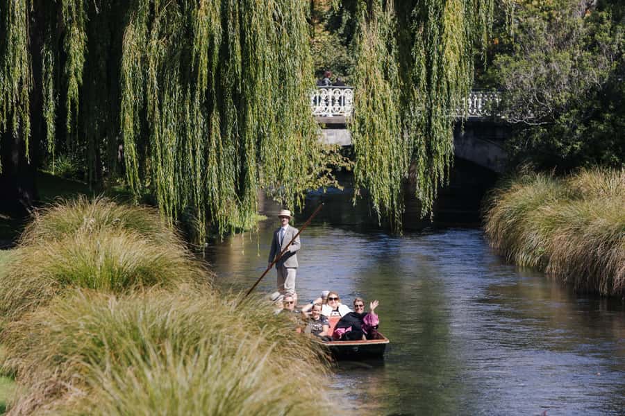 Lyttelton Shore Excursion: Christchurch Highlights & Punting - A quiet Avon River punt