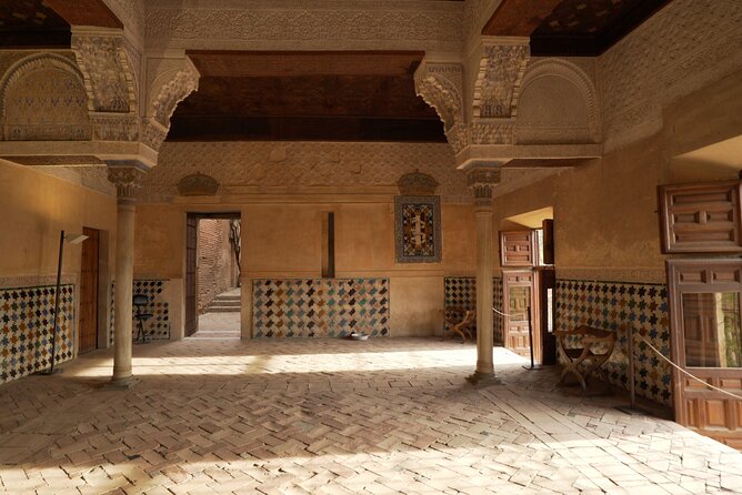 Malaga Shore Excursion:Skip-the-Line Alhambra, Generalife Gardens - The Nasrid Palaces and Islamic decoration