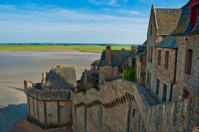 Mont St Michel Shore Excursion from Le Havre Guided Tour & Lunch - Choosing between the abbey and the lower village