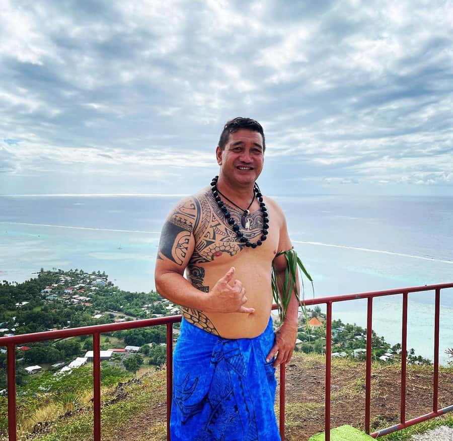 Moorea Cruise Ships 4x4, Belvedere Magic mount PRIVATE Tours - Opunohu Bay and Cook’s Bay from the road