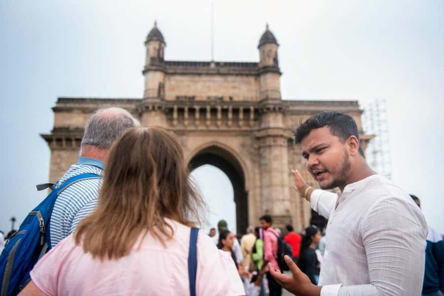 Mumbai: Group Shore Excursion for Cruise Passengers - Meeting Your Guide at the Green Gate