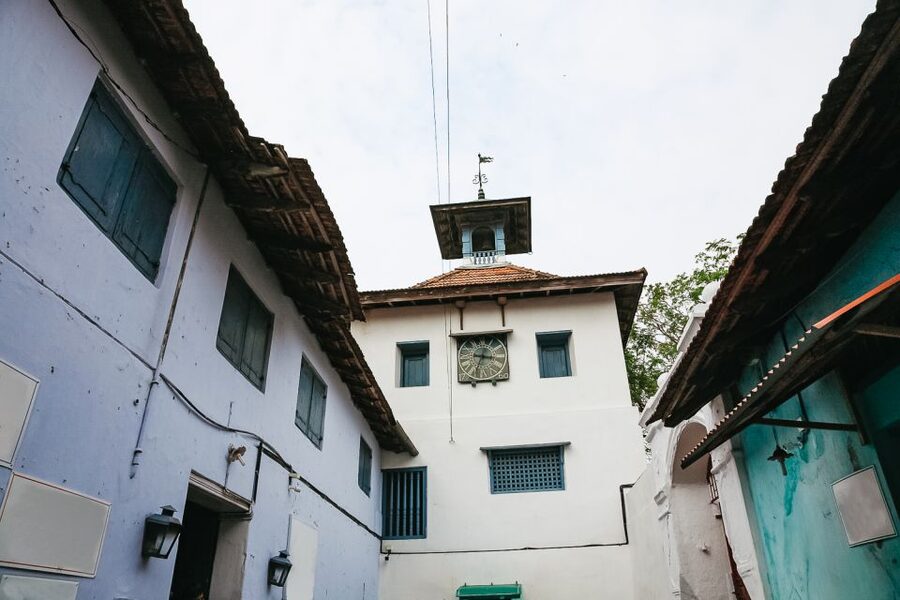 Mumbai Shore Excursion - Churchgate to Charni Road by local train