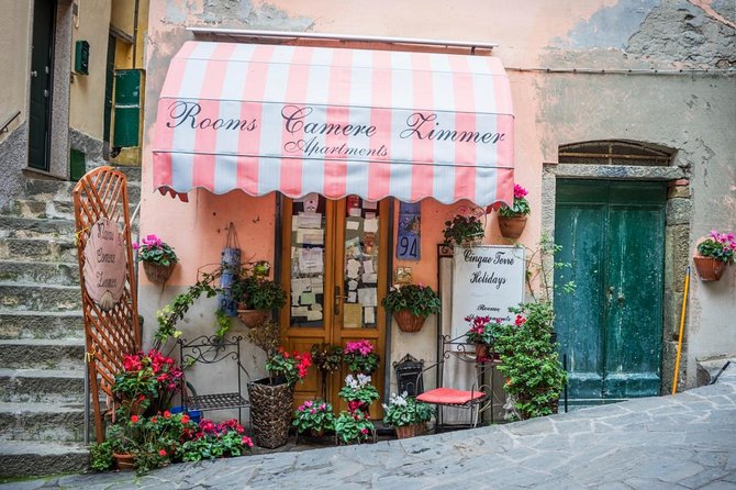 Private 8-hour Tour from Livorno Cruise Port to Cinque Terre - Riomaggiore and its compact harbor setting