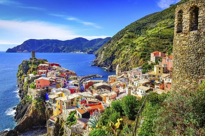Private 8-hour Tour from Livorno Cruise Port to Cinque Terre - Manarola, the steep village with big views