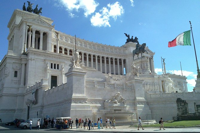 Private daytour of Rome from Civitavecchia port van Mercedes V - The Colosseum in one focused hour