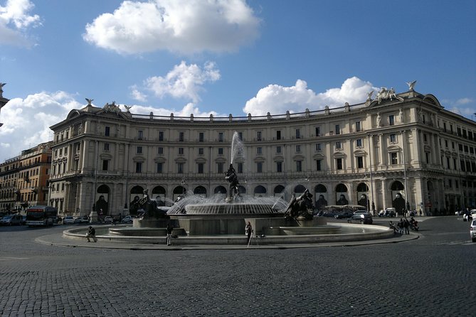 Private daytour of Rome from Civitavecchia port van Mercedes V - Fountains, squares, and ancient Rome