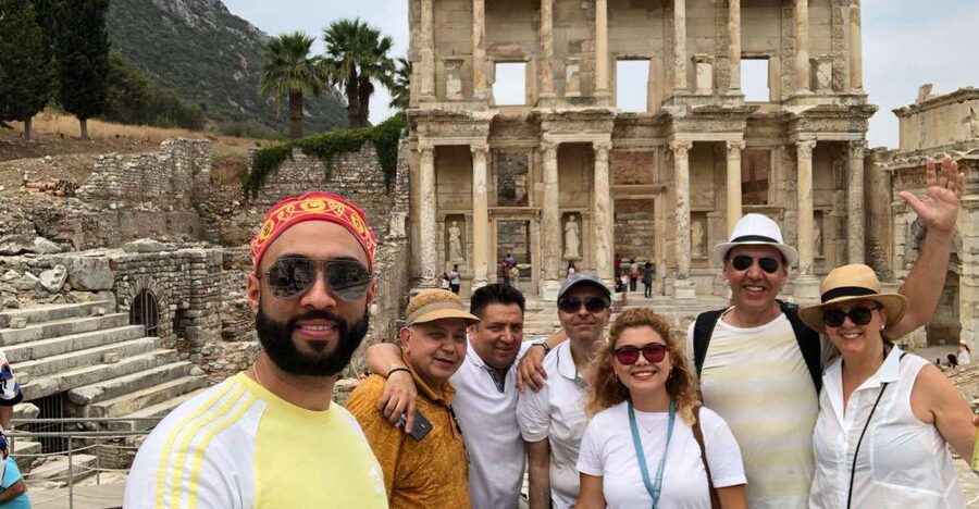 PRIVATE EPHESUS TOUR FOR CRUISERS: On-time Return Guaranteed - Meeting your guide at Kuşadası Cruise Port