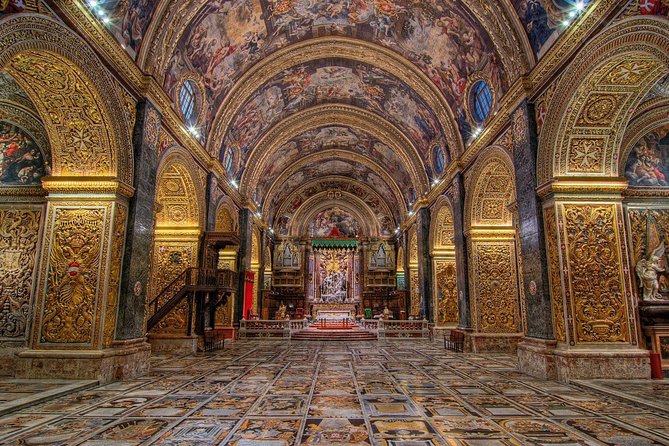 Private guided Malta shore excursion with a professional guide and transport - Meeting your guide at Valletta Cruise Port